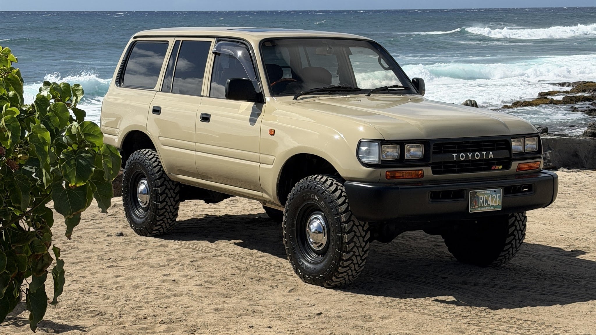 80-Series Land Cruiser on the beach, wide